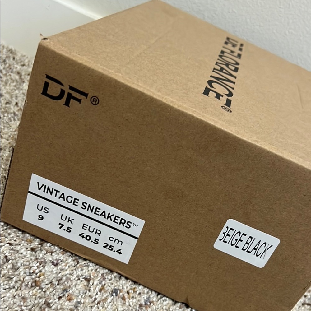 DF Vintage Sneakers - Classic Beige and Black